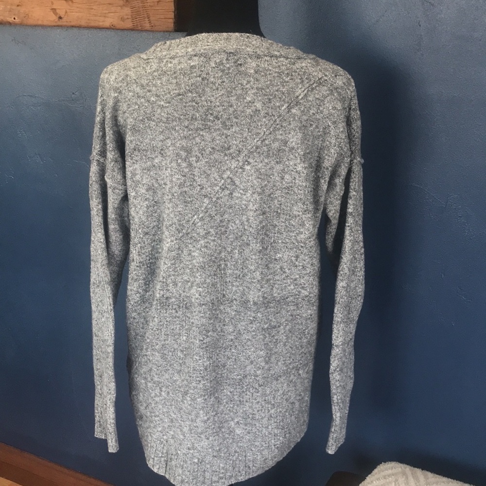 Calvin Klein Jeans Women's Crew-Neck High-Low Sweater, M, Gray & White - Picture 6 of 11